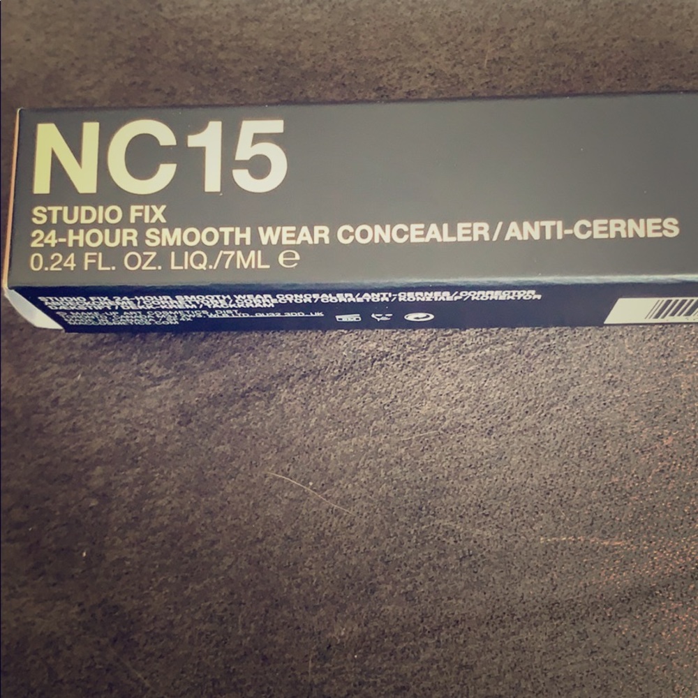 Mac studio fix 24-hr smooth wear concealer